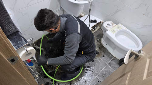 변기꿀렁거림 원인 해결 고압세척 작업 현장